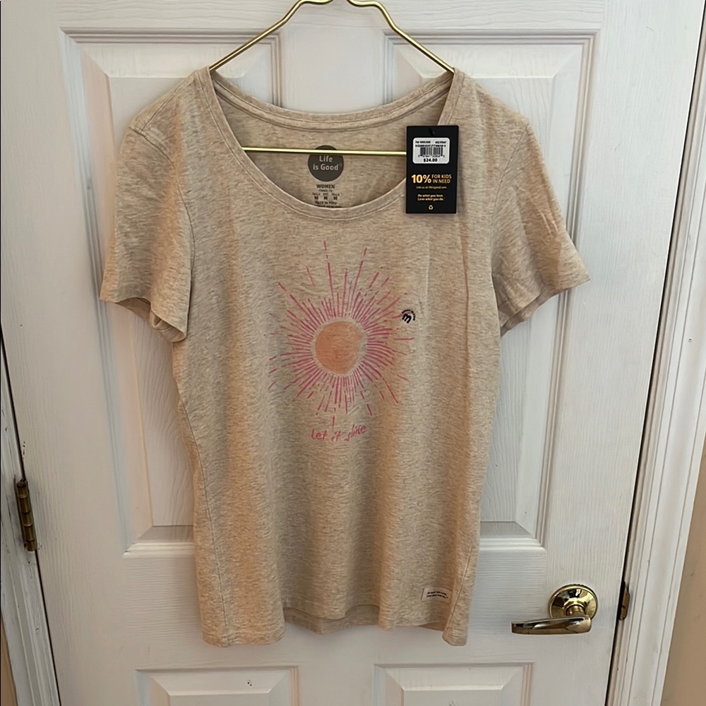 Life Is Good Cream Short Sleeve T-Shirt NWT  size Medium Let it Shine